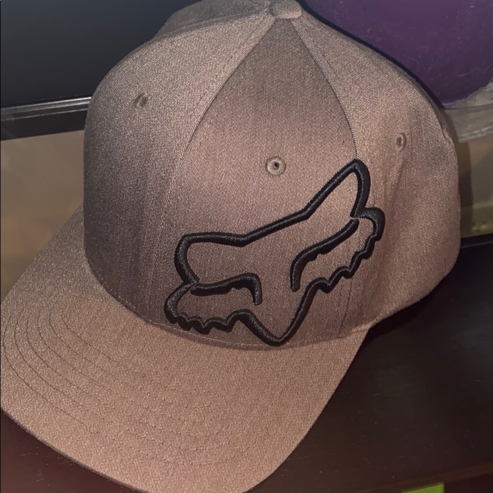 like new men’s fox hat !!